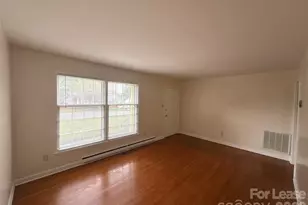 1024 Mt Kisco Dr, Charlotte, NC 28213 - Photo 3