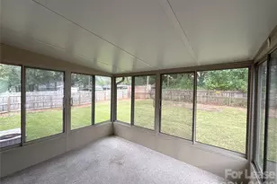 1024 Mt Kisco Dr, Charlotte, NC 28213 - Photo 19