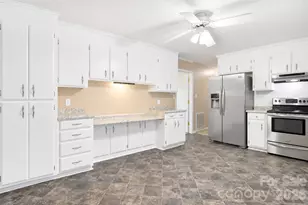 4800 Club View Dr, Concord, NC 28025 - Photo 7