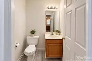 1911 Flushing Ct, Charlotte, NC 28215 - Photo 5