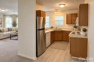 1911 Flushing Ct, Charlotte, NC 28215 - Photo 3
