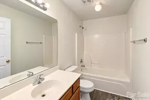 1911 Flushing Ct, Charlotte, NC 28215 - Photo 13