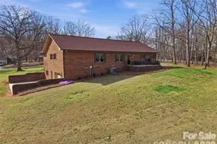 328 Davidson Ct, Taylorsville, NC 28681 - Photo 5