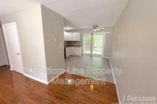 561 Blendwood Dr, Charlotte, NC 28215 - Photo 3