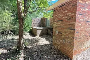 561 Blendwood Dr, Charlotte, NC 28215 - Photo 9