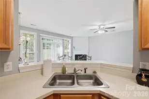 5426 Johnston Mill Ct, Charlotte, NC 28269 - Photo 15