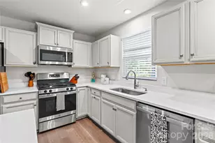 4208 Jones Crk Ln, Charlotte, NC 28215 - Photo 11