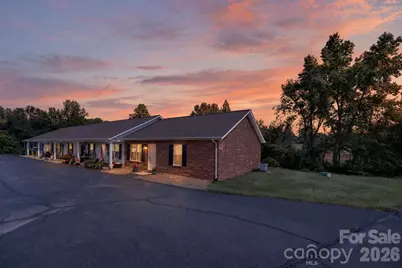 122 24th Street NW, Hickory, NC 28601 - Photo 1