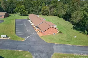 122 24th St NW, Hickory, NC 28601 - Photo 3