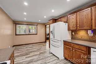9202 Elgin Dr, Charlotte, NC 28214 - Photo 17