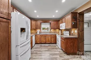 9202 Elgin Dr, Charlotte, NC 28214 - Photo 15