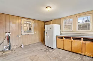 75 Travis St, Clyde, NC 28721 - Photo 7