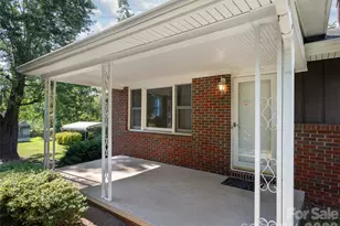 16 Ben Lippen Rd, Asheville, NC 28806 - Photo 3