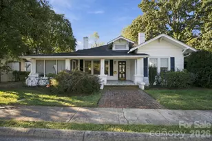 301 8th St, Newton, NC 28658 - Photo 1