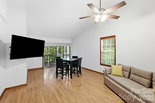 725 N Park Pl, Hendersonville, NC 28791 - Photo 15