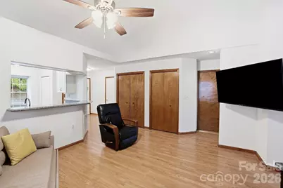 725 N Park Place, Hendersonville, NC 28791 - Photo 17