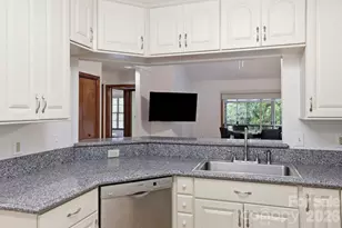725 N Park Pl, Hendersonville, NC 28791 - Photo 11