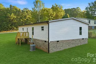 189 Village Point Dr, Statesville, NC 28625 - Photo 5