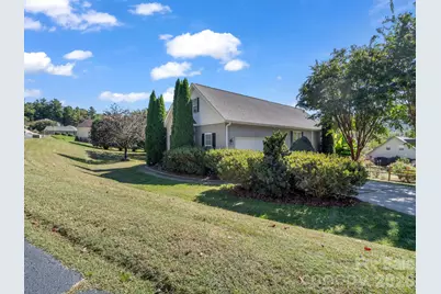215 N Crab Meadow Drive, Hendersonville, NC 28739 - Photo 13