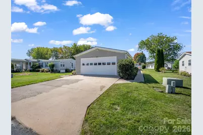 528 Riverwind Drive, Hendersonville, NC 28739 - Photo 7