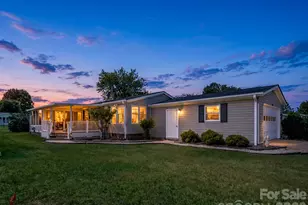 528 Riverwind Dr, Hendersonville, NC 28739 - Photo 1