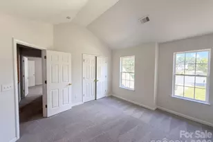 8902 Woodland Hills Rd, Charlotte, NC 28269 - Photo 15