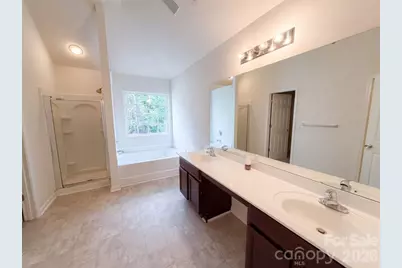8902 Woodland Hills Road, Charlotte, NC 28269 - Photo 13