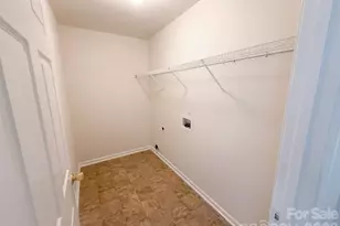 8902 Woodland Hills Rd, Charlotte, NC 28269 - Photo 19