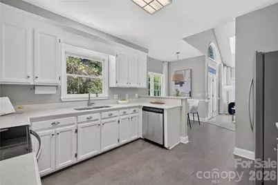 4711 Beech Crest Place, Charlotte, NC 28269 - Photo 17