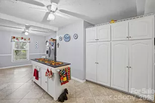11210 Walking Horse Ln, Charlotte, NC 28215 - Photo 15
