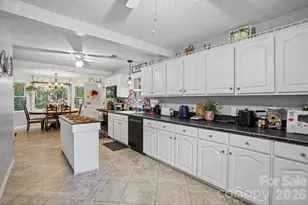 11210 Walking Horse Ln, Charlotte, NC 28215 - Photo 13
