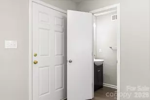 2303 Highland Park Dr, Charlotte, NC 28269 - Photo 5