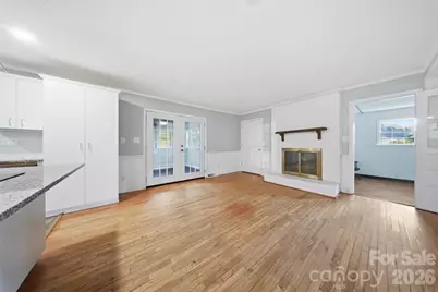 807 N Oakland Street, Dallas, NC 28034 - Photo 5