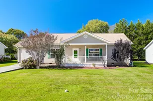 95 Beechnut Dr, Hendersonville, NC 28739 - Photo 1