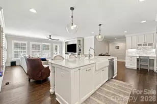 1901 Runnymede Ln, Charlotte, NC 28211 - Photo 3