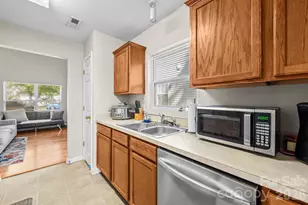 2636 Cochrane Dr, Charlotte, NC 28269 - Photo 7