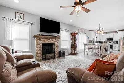 304 E Florida Avenue, Bessemer City, NC 28016 - Photo 7