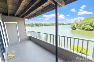 9808 Emerald Point Dr, Charlotte, NC 28278 - Photo 35