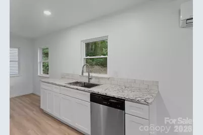 202 Lyndhurst Drive, Hendersonville, NC 28791 - Photo 9