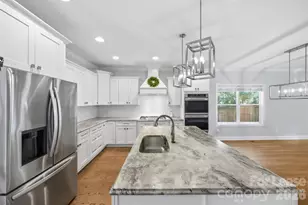 1617 Hawthorne Ln, Charlotte, NC 28205 - Photo 7