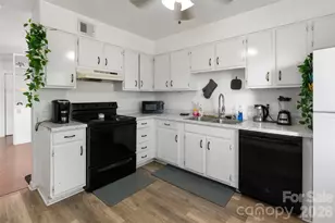 4902 Spring Lake Dr, Charlotte, NC 28212 - Photo 9