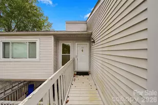 1050 21st Ave NW, Hickory, NC 28601 - Photo 1