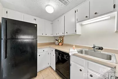 1050 21st Avenue NW #50, Hickory, NC 28601 - Photo 9