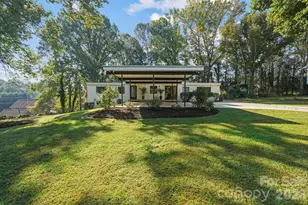 1077 19th Ave Pl NW, Hickory, NC 28601 - Photo 1