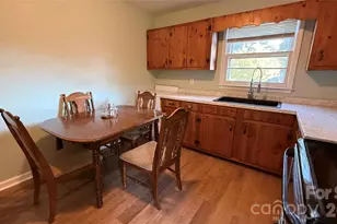 928 Beaumont Ave, Greensboro, NC 27401 - Photo 11