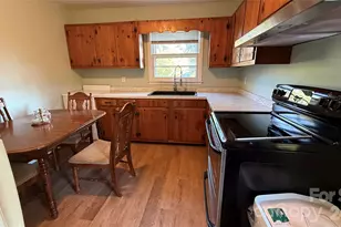 928 Beaumont Ave, Greensboro, NC 27401 - Photo 9