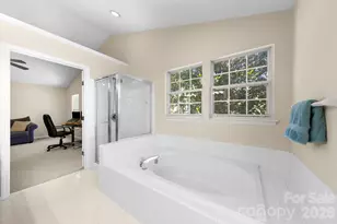 8908 Steinbeck Ct, Charlotte, NC 28216 - Photo 33