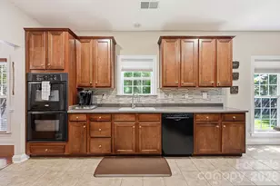 4405 Squirrel Trail Ln, Charlotte, NC 28269 - Photo 5