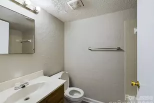 9511 Shannon Green Dr, Charlotte, NC 28213 - Photo 19