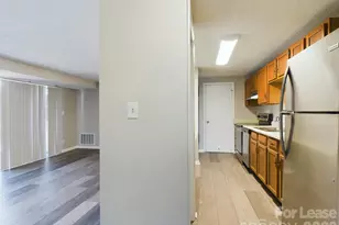 9511 Shannon Green Dr, Charlotte, NC 28213 - Photo 5